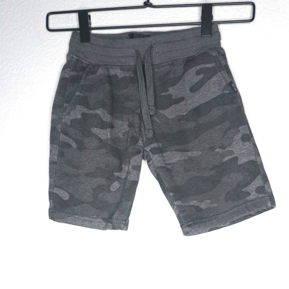 Joes Jeans boys Gray Camo pull on fleece Shorts with pockets - Size 6